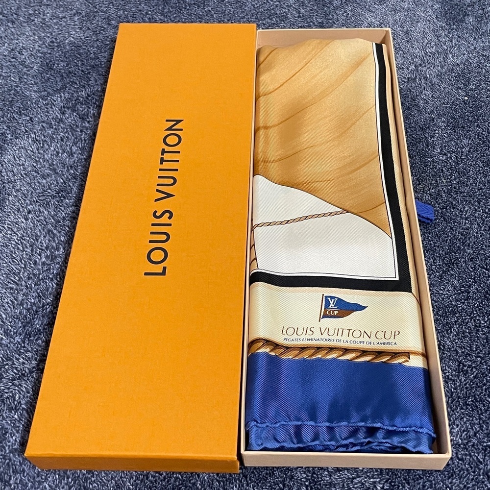 Louis Vuitton Silk Scarf with Nautical Motif in Blue and Cream - Picture 11 of 11